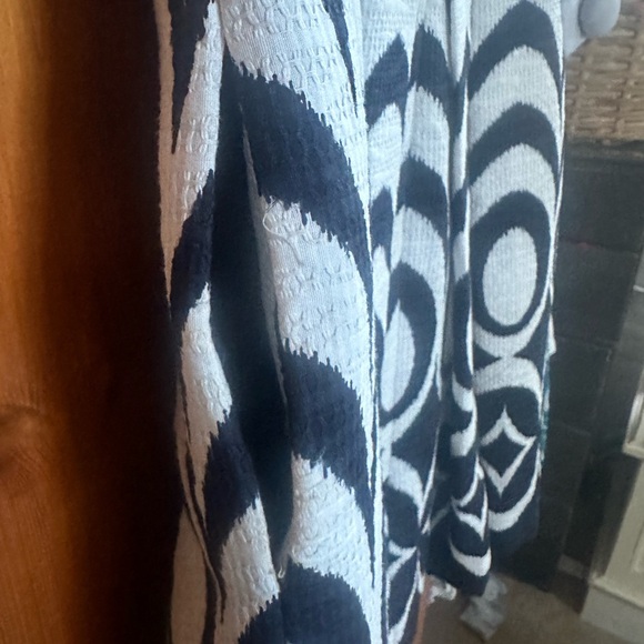 Taylor-sz8 black and white dress with pockets - Picture 7 of 8